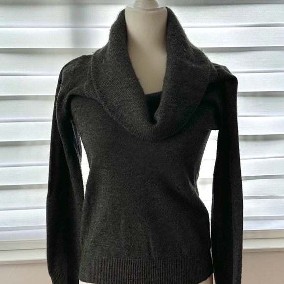 Sofia Cashmere Sweaters - Sofia Cashmere Cowl Neck Long Sleeve Sweater -100% Cashmere Size Small